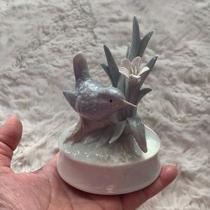 Vintage Otagiri Japan Porcelain Wren Figurine - Turning Music Box